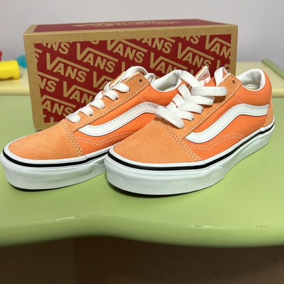 BRAND NEW KIDS VANS - Picture 3 of 3